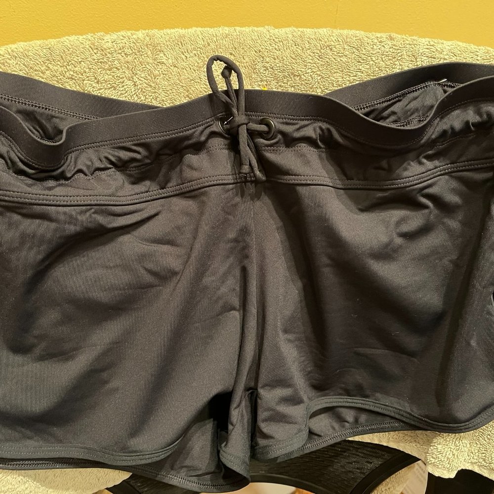 Athleta sporty swim bottoms, built-in bikini, black, Size Medium M